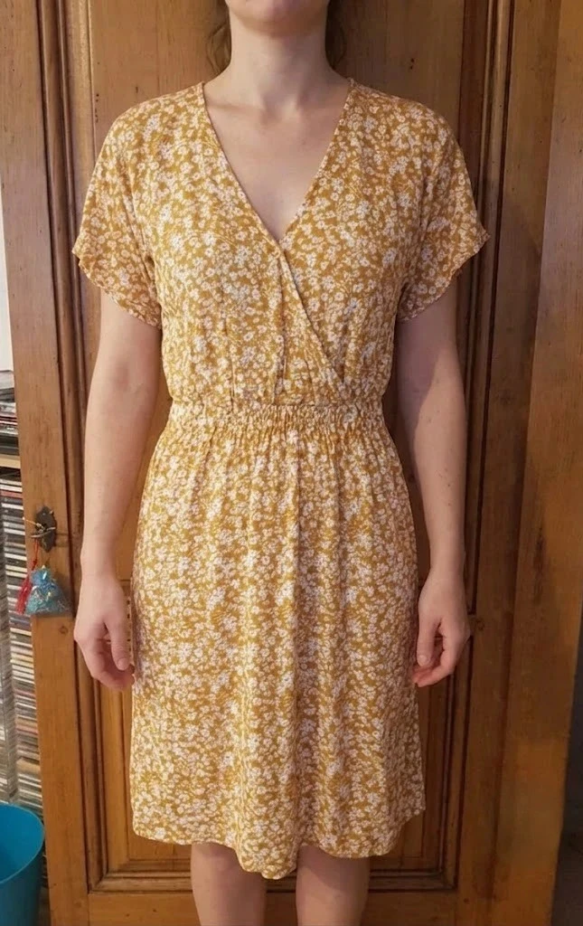 Robe fleurie couleur moutarde neuve taille 38